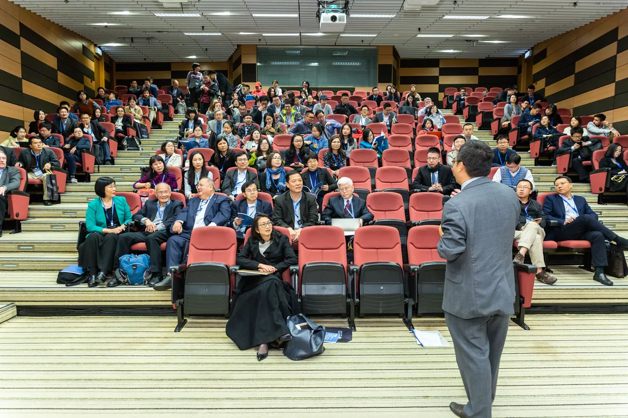 外商投资企业代表想在大学授课？90日内短期就业（C-4-5）资格外活动的对象与材料